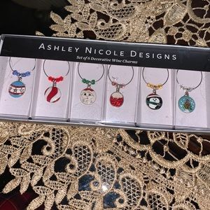 Ashley Nicole designs Set of 6 Christmas edition decorative wine charms